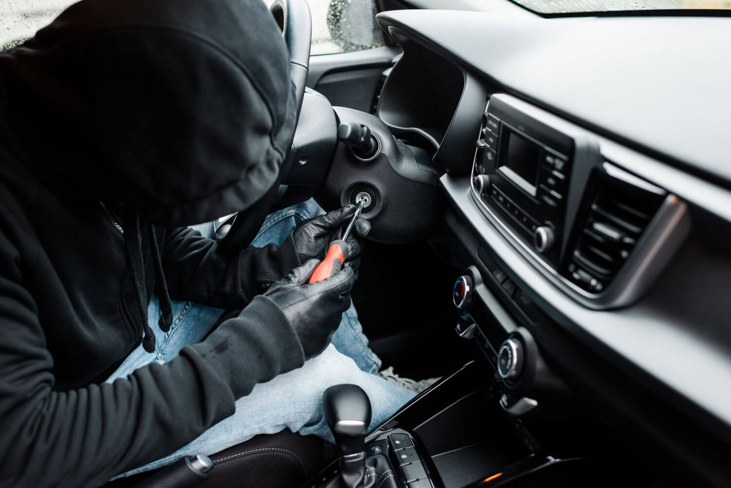 Responsabilidade das empresas em caso de furto ou roubo de veículo de clientes ocorridos em seu estacionamento.